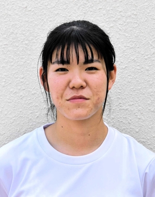 県高校総体陸上競技の女子１００メートルを制した園田の谷愛菜＝神戸市須磨区、ユニバー記念競技場