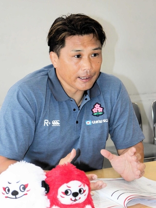 ノエビアスタジアム神戸で行われる代表戦の見どころを語るラグビー元日本代表の大西将太郎さん＝神戸市中央区、神戸新聞社