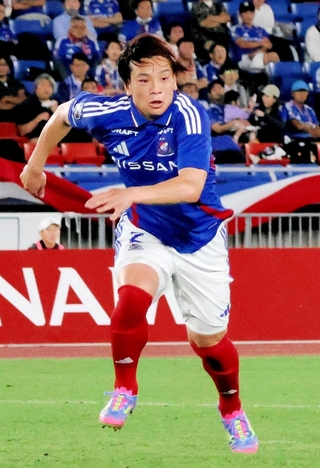 Ｊ１横浜Ｍから神戸への加入が決まったＤＦ永戸勝也（中央）＝５月２１日、日産スタジアム