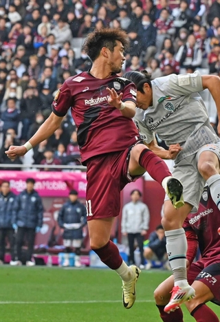 天皇杯では浦和時代を含め３度の優勝に貢献した神戸・岩波＝３月１日、ノエビアスタジアム神戸