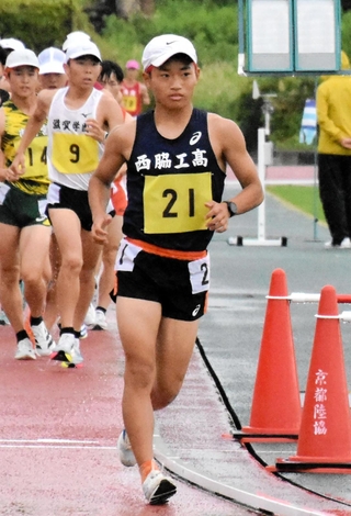 男子５０００メートル競歩決勝　優勝した西脇工の山田大智（２１）