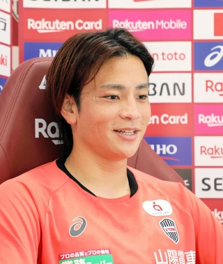 移籍後デビュー戦で活躍を期す神戸の永戸＝神戸市西区、いぶきの森球技場（©ＶＩＳＳＥＬ　ＫＯＢＥ）