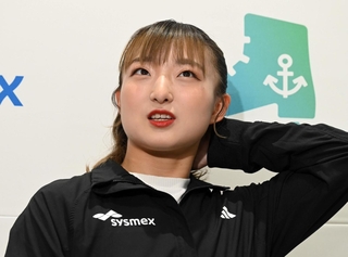 現役引退について言及するフィギュアスケートの坂本花織＝20日午前、神戸市中央区（撮影・斎藤雅志）