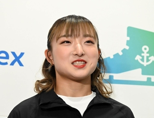 現役引退について言及するフィギュアスケートの坂本花織＝20日午前、神戸市中央区脇浜海岸通２（撮影・斎藤雅志）