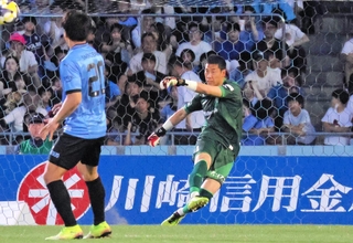 前節川崎戦でも好セーブが光り、勝利に貢献した神戸のＧＫ前川＝２１日、ＵｖａｎｃｅとどろきスタジアムｂｙＦｕｊｉｔｓｕ