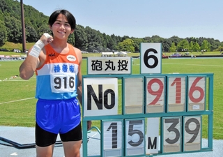 男子共通砲丸投げで大会新記録をマークして優勝した播磨ＡＣの山口勇雅＝加古川市、ＳＨＯＷＡグループ陸上競技場
