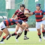 報徳高-関学高　後半、敵陣へ切り込む報徳高の小田原（中央）