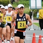 男子５０００メートル競歩決勝　優勝した西脇工の山田大智（２１）