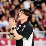 神戸-名古屋　ハーフタイムに登場した元神戸の古橋＝神戸市兵庫区のノエビアスタジアム神戸（撮影・中西幸大）