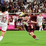 神戸-名古屋　後半、ボレーシュートを放つ神戸・宮代＝神戸市兵庫区のノエビアスタジアム神戸（撮影・中西幸大）