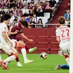 神戸-名古屋　前半、神戸・宮代が左足シュートを決め２-０とする（撮影・中西幸大）