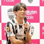 参加した子どもらの質問に答えたＪ１神戸の大迫勇也＝神戸市兵庫区、イオンモール神戸南