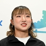 現役引退について言及するフィギュアスケートの坂本花織＝20日午前、神戸市中央区脇浜海岸通２（撮影・斎藤雅志）