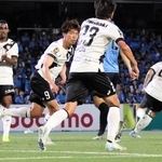 川崎－神戸　前半１０分、同点ゴールを決めた神戸の宮代（９）＝ＵｖａｎｃｅとどろきスタジアムｂｙＦｕｊｉｔｓｕ