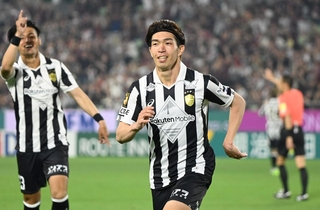 Ｊ１神戸－湘南　後半ゴールを決めて喜ぶ神戸の宮代、神戸が２-０とリードする＝５日、ノエビアスタジアム神戸（撮影・斎藤雅志）