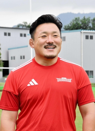 ２０２４～２５年シーズン限りで引退を決めた元神戸の山本幸輝さん＝神戸市東灘区のチームグラウンド