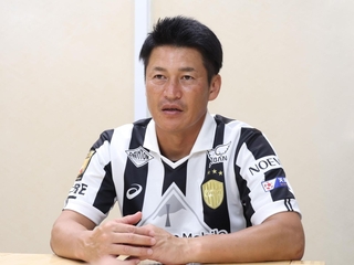 慈善試合への意気込みを語る神戸の吉田孝行監督＝神戸市中央区東川崎町１（撮影・丸山桃奈）