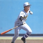 打力でアピールする百崎蒼生＝杉本商事バファローズスタジアム舞洲