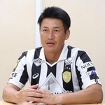 慈善試合への意気込みを語る神戸の吉田孝行監督＝神戸市中央区東川崎町１（撮影・丸山桃奈）