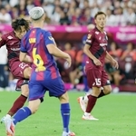 神戸-バルセロナ　前半、シュートを放つ神戸の広瀬（２３）＝ノエビアスタジアム神戸（撮影・笠原次郎）