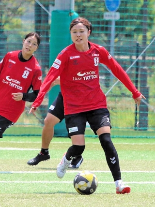 ＩＮＡＣ神戸の新たな攻撃の核として期待が集まる日本代表の吉田莉胡＝神戸市東灘区、神戸レディースフットボールセンター