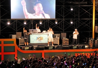 Ｂ２神戸の応援アンバサダーとなり、本拠地前で野外ライブを開いたベリーグッドマン＝ＴＯＴＴＥＩ　ＰＡＲＫ