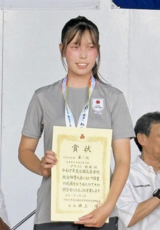 全国高校総体のセーリング女子ＩＬＣＡ６級で初優勝したダウスト絵麻（西脇）＝和歌山市、和歌山セーリングセンター（提供）