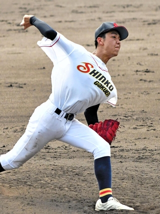 東洋大牛久－神港学園　力投する神港学園の奥田真太朗投手＝姫路市ウインク