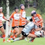 15回目を迎えた女子の部で、熱戦を繰り広げる選手たち＝３日午前、長野県上田市の菅平高原