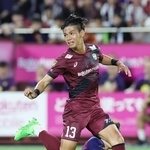 バルセロナ相手に果敢なプレーを見せた神戸の佐々木＝７月２７日、ノエビアスタジアム神戸（撮影・笠原次郎）