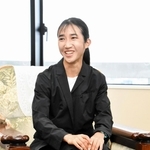 自国開催の世界選手権に向けて抱負を語る田中希実＝小野市役所