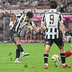 神戸-横浜Ｍ　前半、右足シュートで先制ゴールを決める神戸の武藤＝ノエビアスタジアム神戸（撮影・風斗雅博）