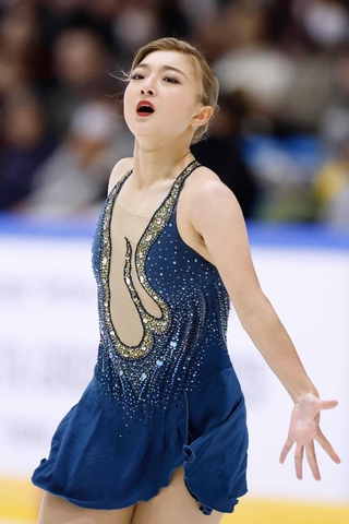 女子フリーで演技する坂本花織