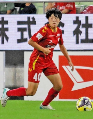 ６日のＣ大阪ヤンマー戦で後半から出場したＩＮＡＣ神戸の金月夏萌＝ノエビアスタジアム神戸