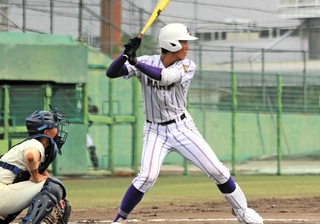 東播磨のエースで４番の藤田大地。高校野球では投打両面で主力を担う選手が少なくない＝神戸市須磨区弥栄台５、Ｇ７スタジアム神戸