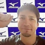 オンライン取材でポーズをとる陸上男子のディーン元気＝３日