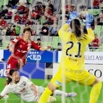 ＩＮＡＣ神戸－Ｃ大阪ヤンマー　後半、この日２点目となるシュートを決めるＩＮＡＣ神戸の水野。４－０とする