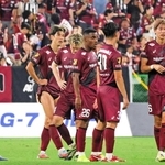 神戸－横浜ＦＣ　４強を逃して肩を落とす神戸の大迫（左から３人目）ら（撮影・井川朋宏）