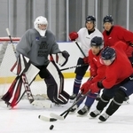 アジア・リーグ開幕に向けてチーム力の底上げを図るスターズ神戸の選手ら＝神戸市中央区、Ｓｙｓｍｅｘ　Ｋｏｂｅ　Ｉｃｅ　Ｃａｍｐｕｓ