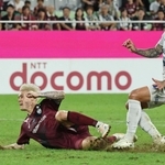 神戸－清水　後半終了間際、勝ち越しのゴールを決める神戸の酒井＝ノエビアスタジアム神戸（撮影・小林良多）