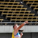 女子１、２年砲丸投げ決勝　大会新記録で優勝した植原渚（志方）