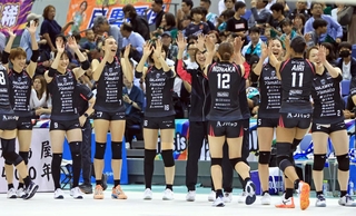 大阪Ｍ－姫路　１ー３で勝利し、喜ぶ姫路の選手たち（撮影・丸山桃奈）