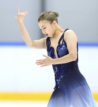 今季初戦で演技を披露する坂本花織＝９月５日、関空アイスアリーナ