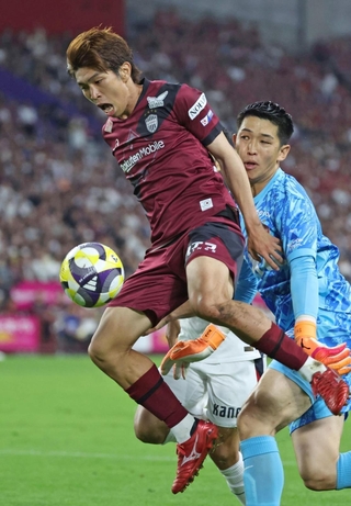 神戸-鹿島　後半、攻め込む神戸の宮代（撮影・丸山桃奈）