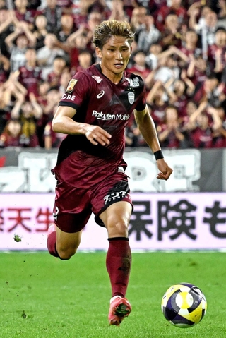 鹿島戦で攻守に存在感を放った神戸の飯野＝１７日、ノエビアスタジアム神戸（撮影・風斗雅博）