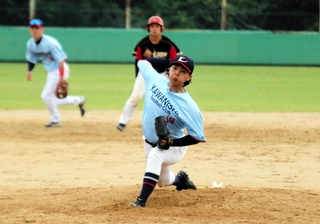 ２番手で好投した川西野球クラブの尾畑＝白浜新開