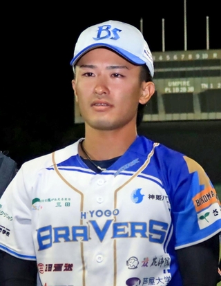 山崎照英内野手