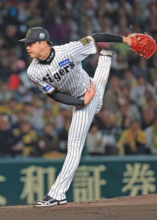 阪神-ソフトバンク　先発で登板し、１回を３者凡退で抑えた阪神・才木＝２８日夜、西宮市の甲子園球場（撮影・丸山桃奈）