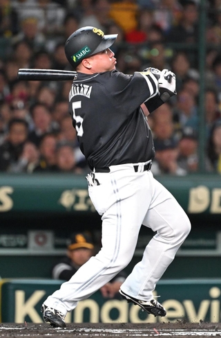 ２回ソフトバンク無死、山川が先制本塁打を放つ（撮影・大田将之）