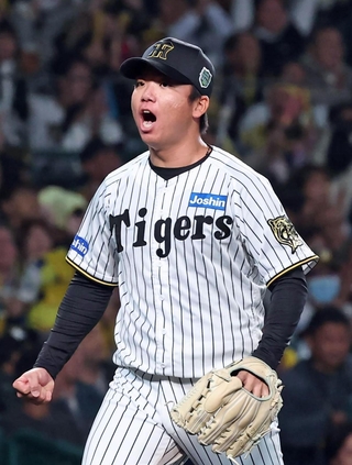 １０回２死一、二塁のピンチを脱して吠える阪神の村上（撮影・鈴木雅之）